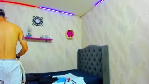 boy_tatto77 online show from February 19, 2026, 6:48 pm