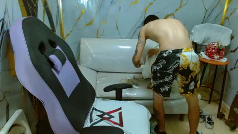 boy_tatto77 online show from April 8, 2026, 11:54 am