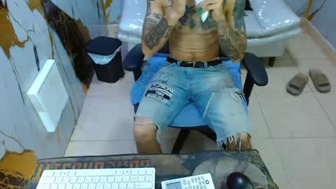boy_tatto77 online show from May 31, 2026, 12:12 pm