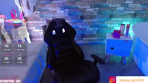 boyfox_tay online show from September 10, 2025, 3:39 am