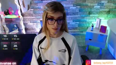 boyfox_tay online show from September 22, 2025, 3:41 am