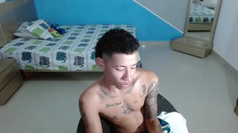 boyhot_sw online show from February 14, 2025, 1:45 am