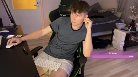 Snapshot of boykik chatting on December 28, 2024, 10:44 pm Eddie online show from December 28, 2024, 10:44 pm