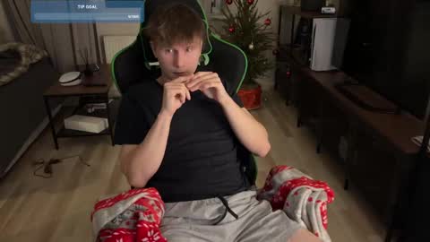 Snapshot of boykik chatting on January 6, 2025, 10:05 pm Eddie online show from January 6, 2025, 10:05 pm