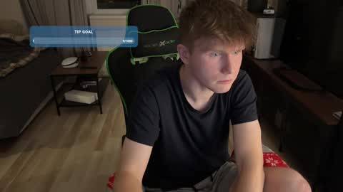 Snapshot of boykik chatting on January 7, 2025, 1:06 am Eddie online show from January 7, 2025, 1:06 am