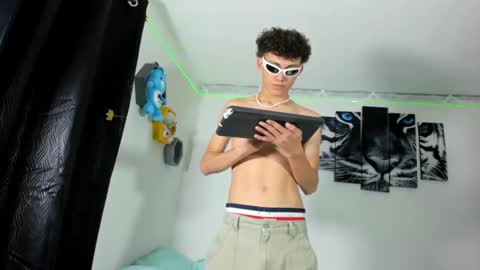 Snapshot of boys4hot_777 chatting on March 8, 2025, 3:13 pm boys4hot_777 online show from March 8, 2025, 3:13 pm