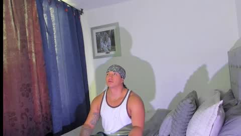 Snapshot of boys_blackandwhite chatting on November 30, 2025, 9:41 pm boys_blackandwhite online show from November 30, 2025, 9:41 pm