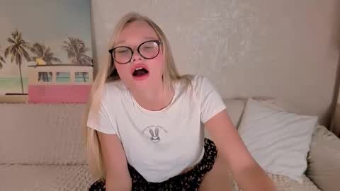 Snapshot of boysloveblondee chatting on September 24, 2025, 12:41 pm BoysLoveBlondee online show from September 24, 2025, 12:41 pm