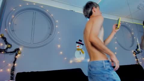 Snapshot of boysweet_boys chatting on December 5, 2024, 10:01 pm Paul and Max online show from December 5, 2024, 10:01 pm