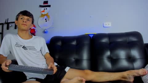 Snapshot of boysweet_boys chatting on December 7, 2024, 8:27 pm Paul and Max online show from December 7, 2024, 8:27 pm