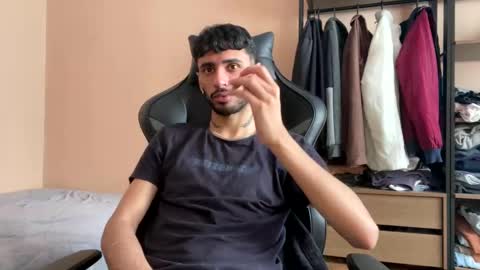 boyzinm2 online show from November 12, 2025, 12:38 pm