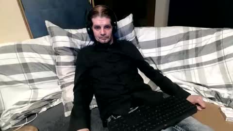 bponie1 online show from April 18, 2026, 2:37 am