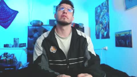 brad hot boy online show from September 30, 2025, 2:16 am