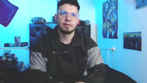 brad hot boy online show from November 26, 2025, 3:57 pm