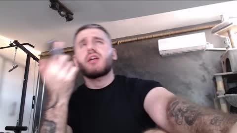 Snapshot of brad_pittfall chatting on September 30, 2025, 2:44 pm ask me online show from September 30, 2025, 2:44 pm