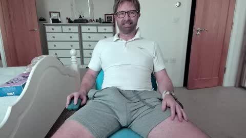 bradley77777 online show from February 17, 2025, 11:13 am