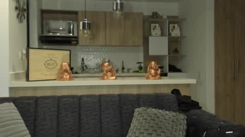 bradleymartin7 online show from February 14, 2025, 4:15 am