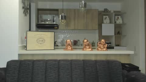 bradleymartin7 online show from March 6, 2025, 4:52 am