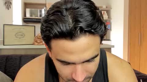 bradleymartin7 online show from December 5, 2025, 5:31 pm