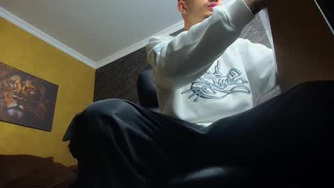 BrandonTateX online show from November 25, 2025, 5:40 am