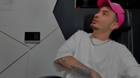 BrandonTateX online show from December 23, 2025, 5:49 am