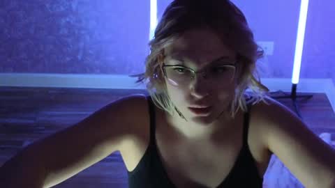 Belle  online show from January 17, 2025, 5:21 am