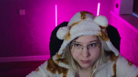 Belle  online show from February 6, 2025, 2:00 am