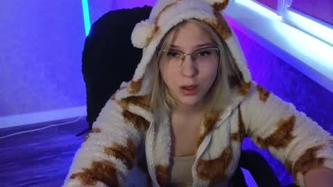 Belle  online show from February 20, 2025, 4:07 am