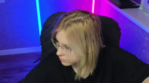 Belle  online show from February 23, 2025, 1:57 am