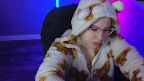 Belle  online show from February 24, 2025, 2:08 am