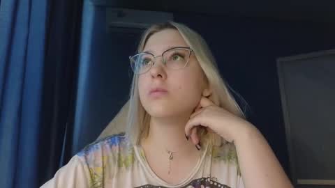 Belle  online show from November 10, 2025, 7:51 am