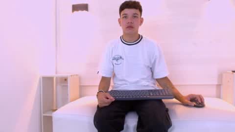 Snapshot of bratt_sanderz chatting on March 2, 2026, 12:34 pm Bratt Sanderz online show from March 2, 2026, 12:34 pm