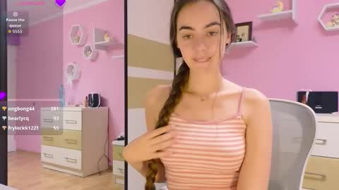 Annie online show from September 26, 2025, 5:28 pm