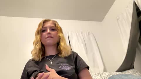 Breezyxlove online show from April 16, 2026, 2:23 am