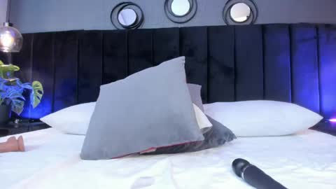   online show from April 15, 2026, 4:08 am