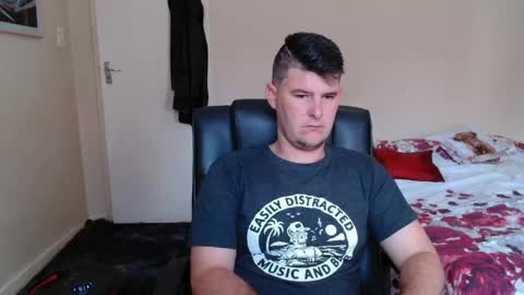 ask me lol online show from April 16, 2026, 9:43 am