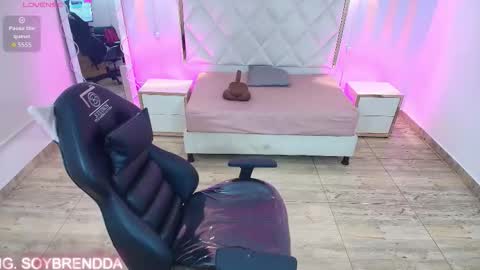 BRENDDA  online show from September 17, 2025, 3:08 am