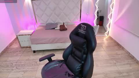 BRENDDA  online show from November 27, 2025, 3:19 am