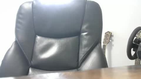 brian871001 online show from April 15, 2026, 2:57 pm