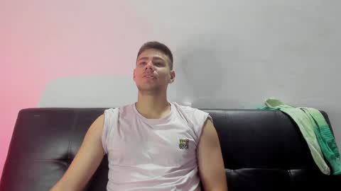 brian_mac online show from January 3, 2025, 11:01 pm