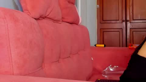    online show from November 19, 2025, 12:05 pm