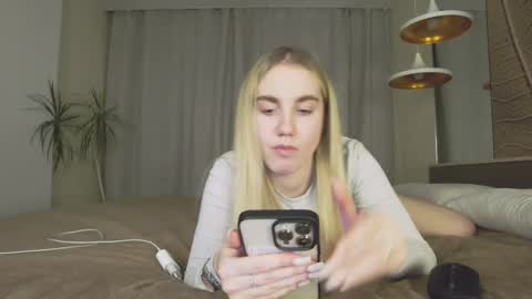 Amina Adelina online show from February 13, 2025, 5:01 pm