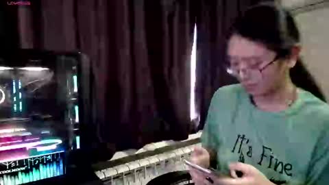 Snapshot of brightssmiles chatting on February 13, 2025, 10:12 am Aisha online show from February 13, 2025, 10:12 am