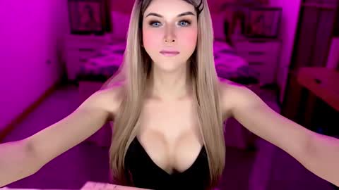 Snapshot of brionatop chatting on November 13, 2025, 10:19 pm brionatop online show from November 13, 2025, 10:19 pm