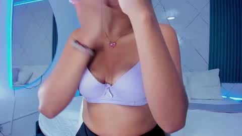 briseida_white online show from November 25, 2025, 2:06 pm