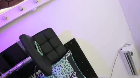 britannyxhorny online show from December 17, 2025, 7:47 am