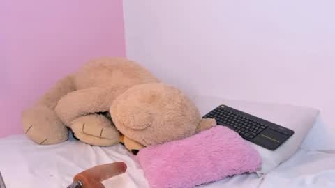 britanylin__ online show from November 9, 2025, 6:44 am