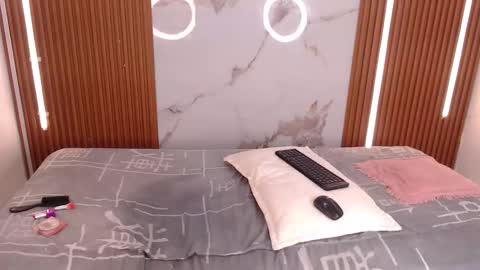 brithanny_03 online show from December 18, 2025, 8:04 pm