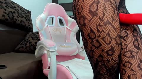 Snapshot of britney_charm chatting on January 18, 2025, 8:41 am britney_charm online show from January 18, 2025, 8:41 am