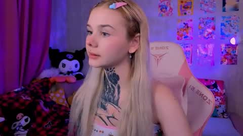 Snapshot of britney_lynch chatting on February 22, 2026, 7:01 pm Britney online show from February 22, 2026, 7:01 pm